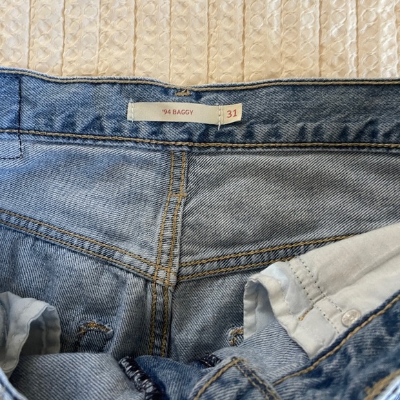 Levi’s 94 baggie light wash high waisted jeans size 31 distressed wide leg - Picture 5 of 8